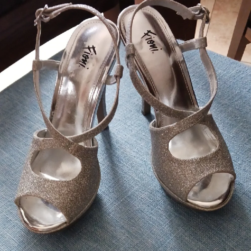 FIONI Clothing Sparkling Silver Women's Heels